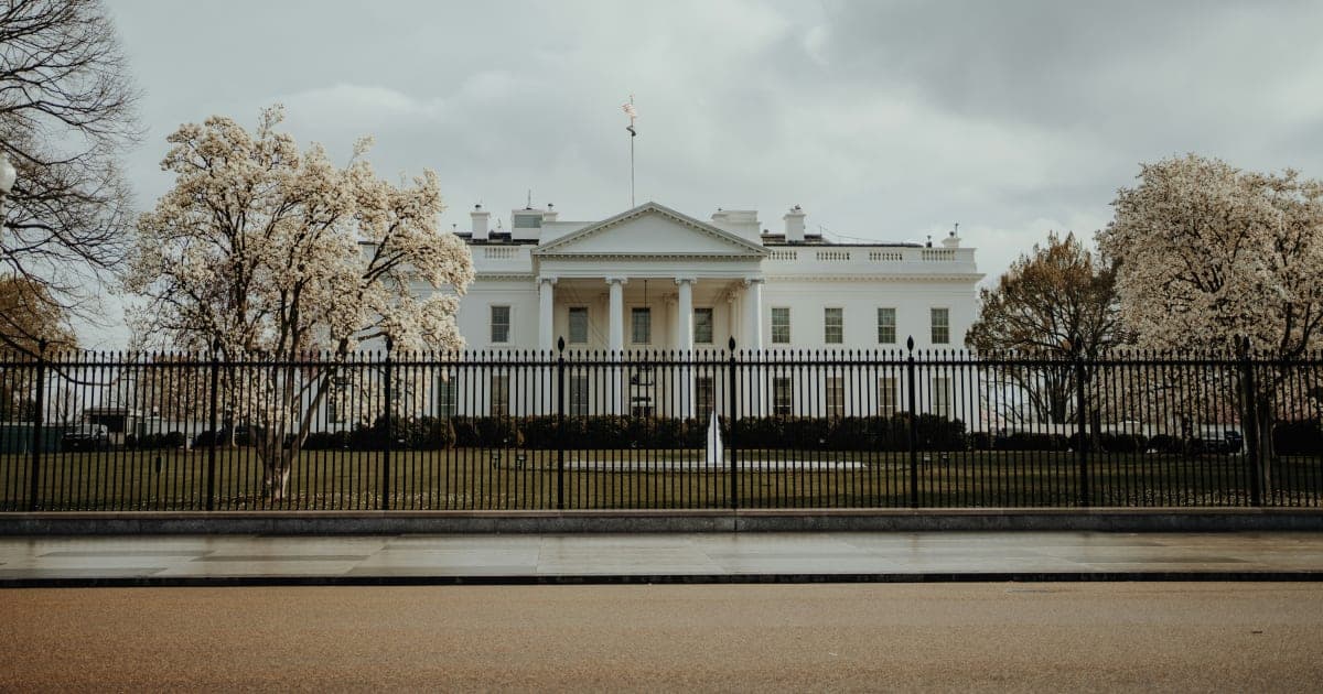 White House Considers Targeted Obamacare Extension Amid Coverage Concerns