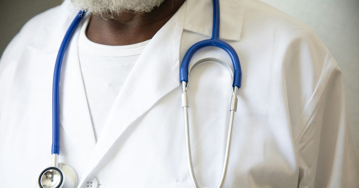 Banner Health Reinstitutes Mask Mandate Across Arizona Hospitals Amid Flu Season Spike