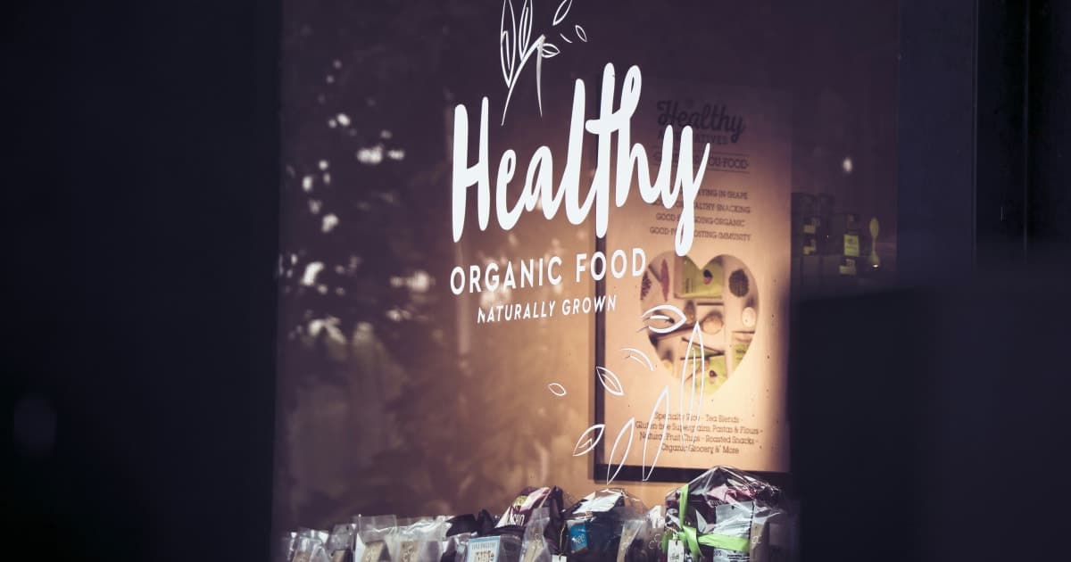 Barry Manilow Announces Full Recovery After Skin Cancer Battle