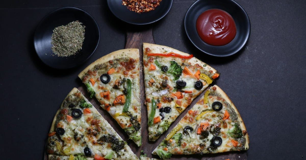 Pizza Industry Foresees Tech-Driven Future: Automated Ordering, AI-Powered Customization, and Drone Deliveries on the Horizon by 2026