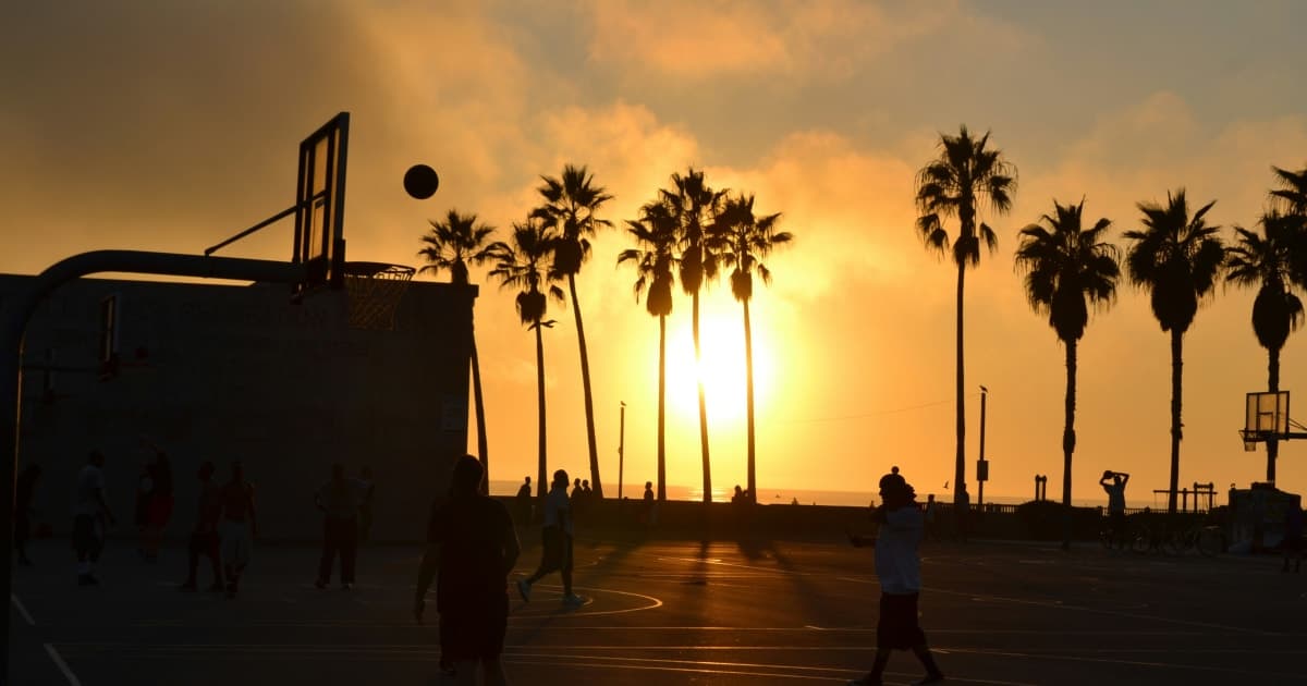 Cavaliers Overpower Suns Behind Mitchell's Dominant 34-Point Performance